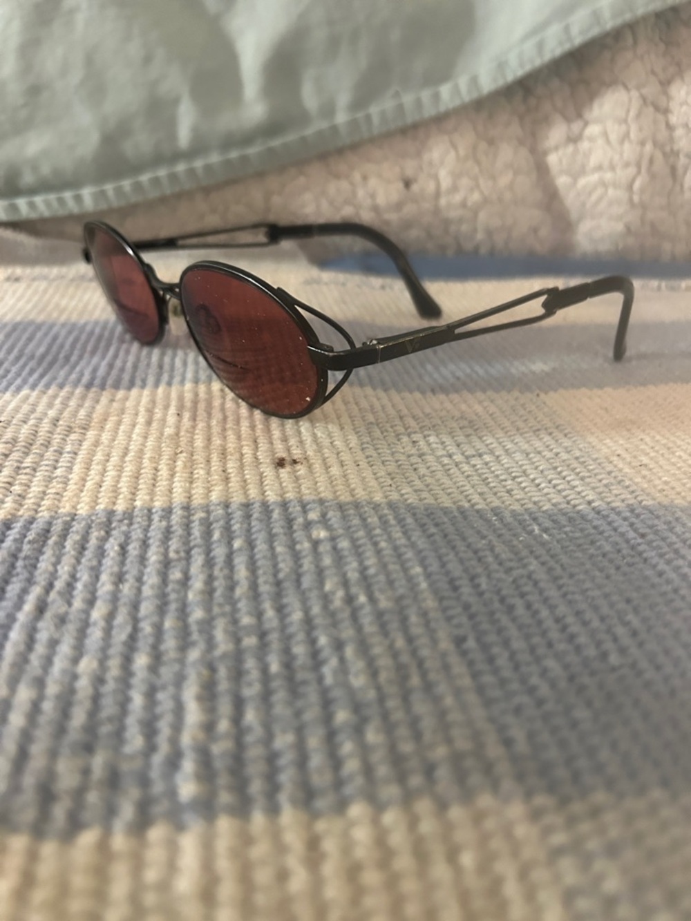 vogue Oval Red Lens Sunglasses with Black Metal Frame readers